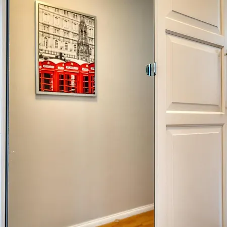 - Haus B, App 0b0812 *